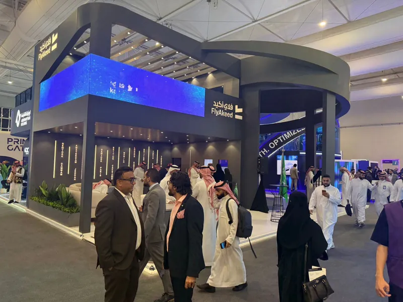 FlyAkeed two-level exhibition stand with LED band