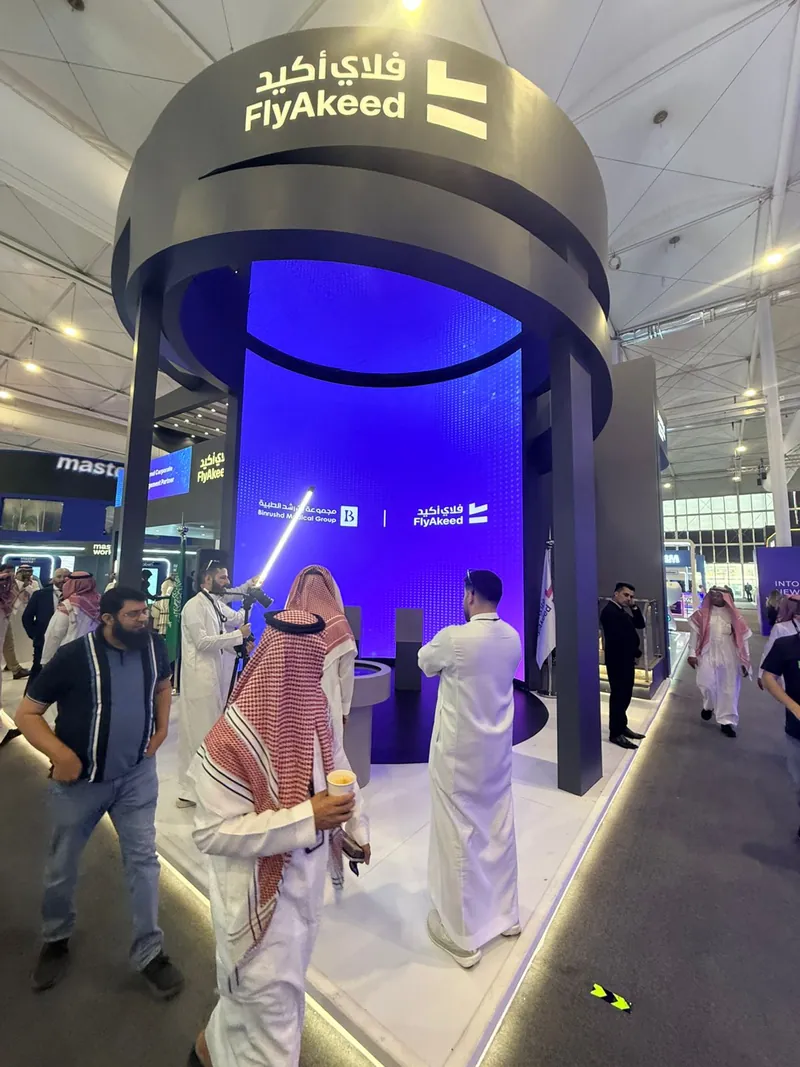 FlyAkeed stand cylinder with blue light installation